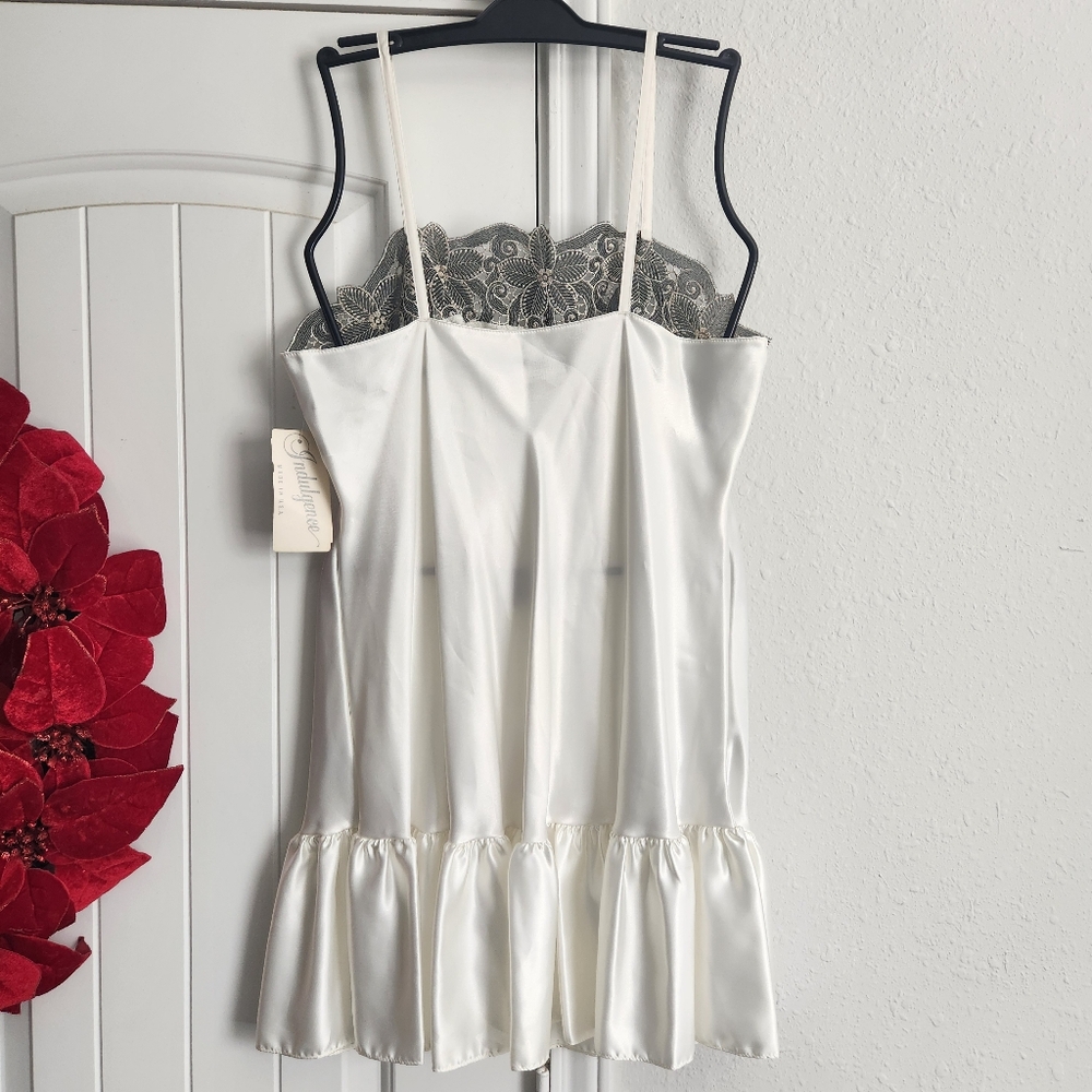 Indulgence Satin Ivory Robe & Pijama dress set Size Large - Picture 7 of 10